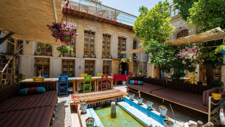 تصویر اقامتگاه بومگردی عمارت هفت رنگ شیراز